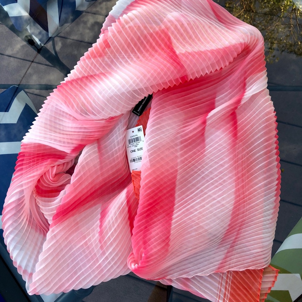 NWT INC Beautiful Flowing Pink Scarf